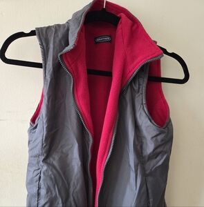 5/$20 Sonoma Charcoal and Crimson Zip-Up Vest